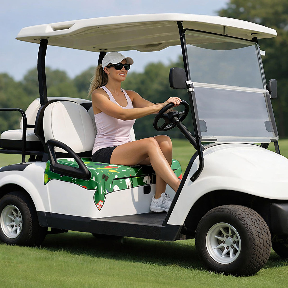rywyyebsi front-pocket design keeps sunglasses and towels within reach while driving.