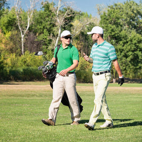 Stand auto-retraction feature on Salches golf stand bag