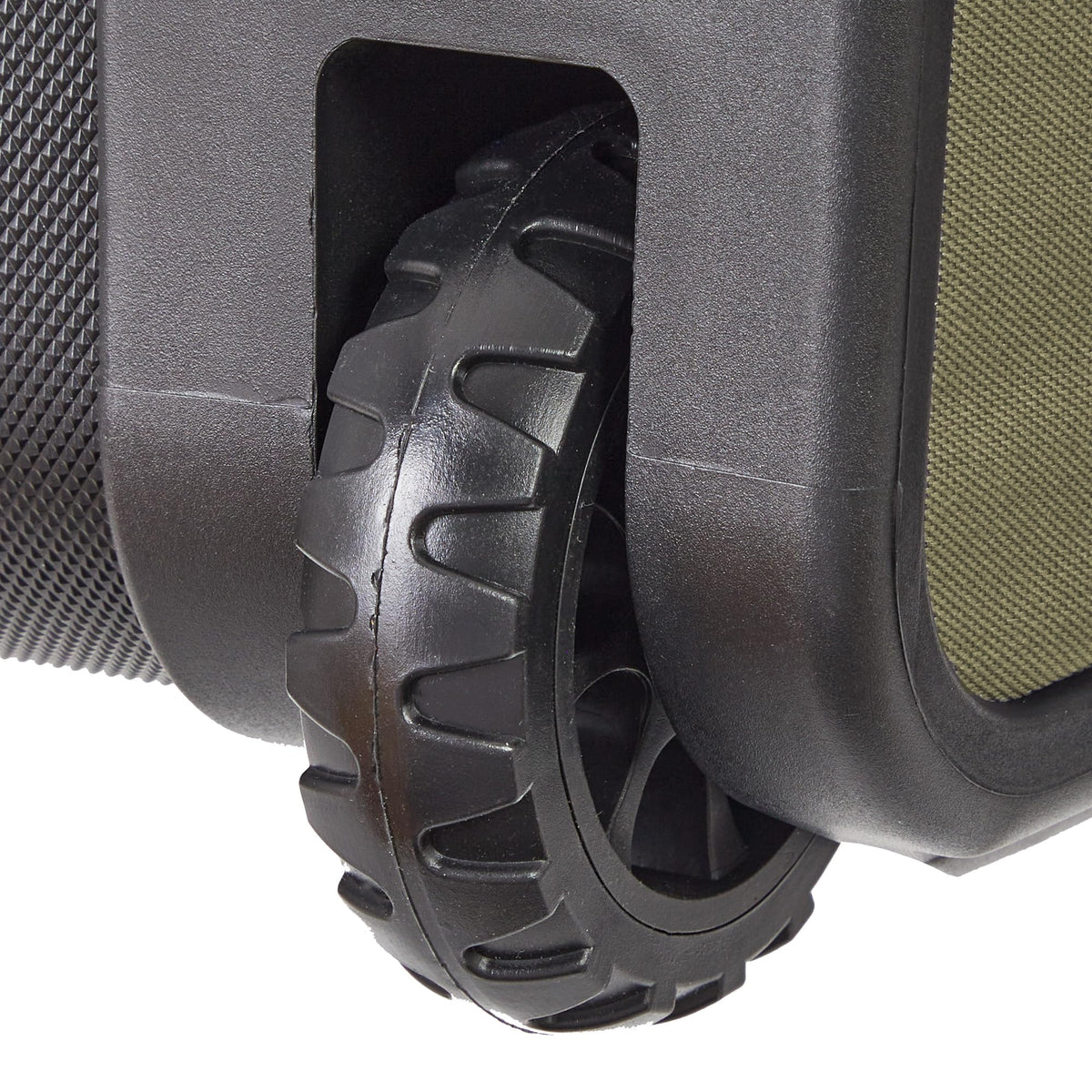 Club protection cushions in the Samsonite travel bag for long clubs