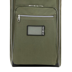 Samsonite bag features a zippered shoe pocket to keep interiors clean and organized.