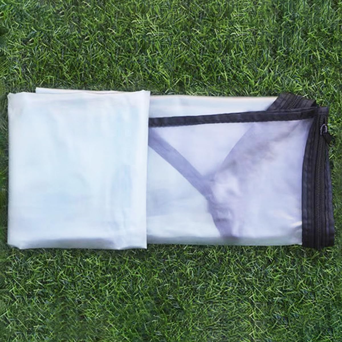 Scott Edward foldable, lightweight cover folds compactly for easy travel and storage.