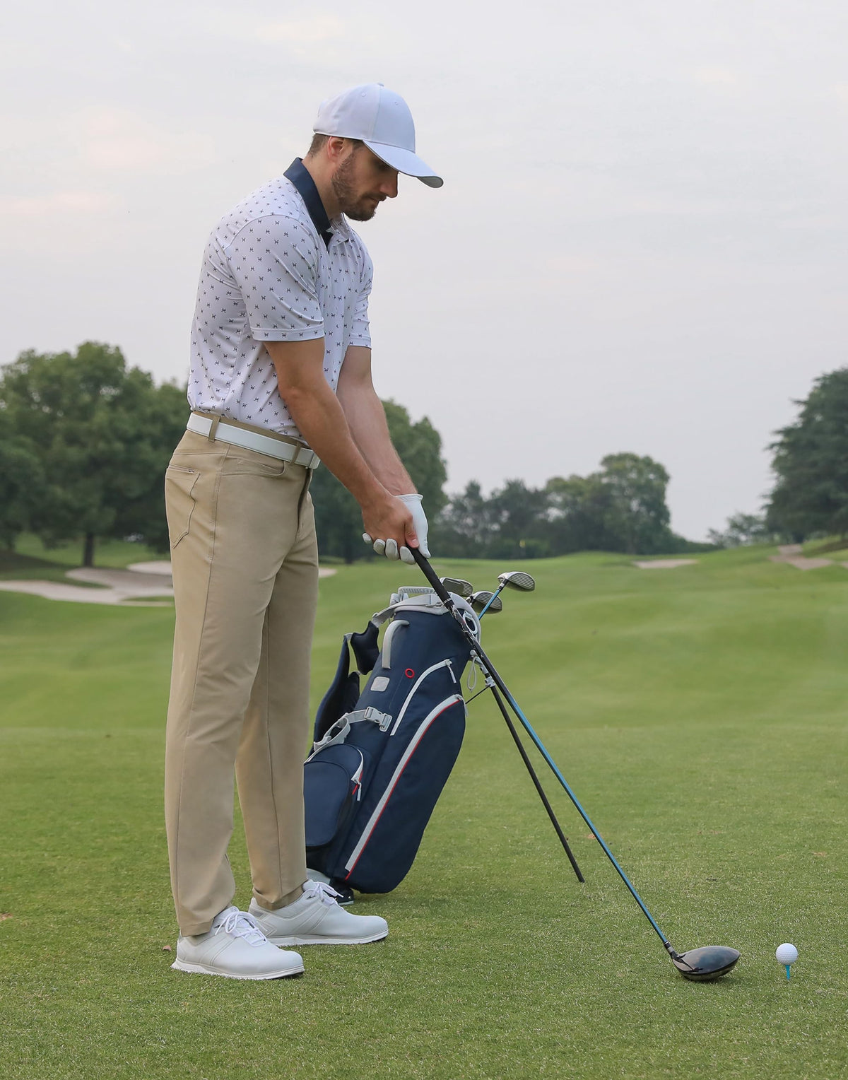 Shallowlulu men's golf pants back view highlighting clean lines and secure pocket layout.