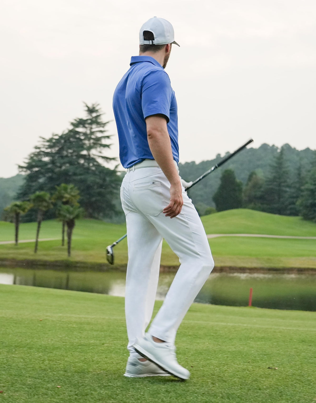 Shallowlulu water-repellent pants protect you in light rain while playing