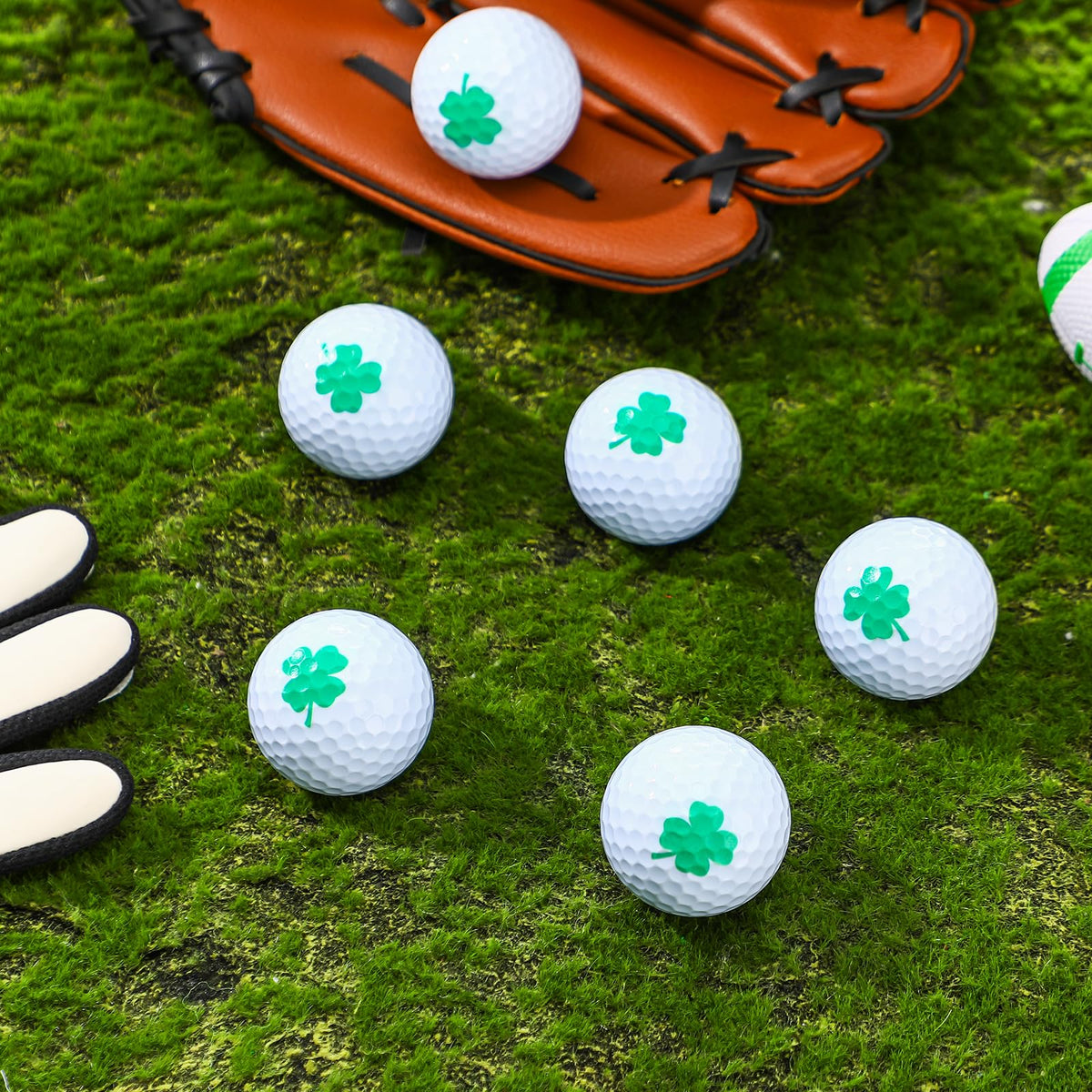 Simgoing four-leaf clover golf ball complements durable rubber and resin construction.
