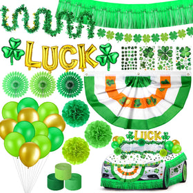 Sonwyoung balloons create a cheerful St. Patrick's Day parade vibe