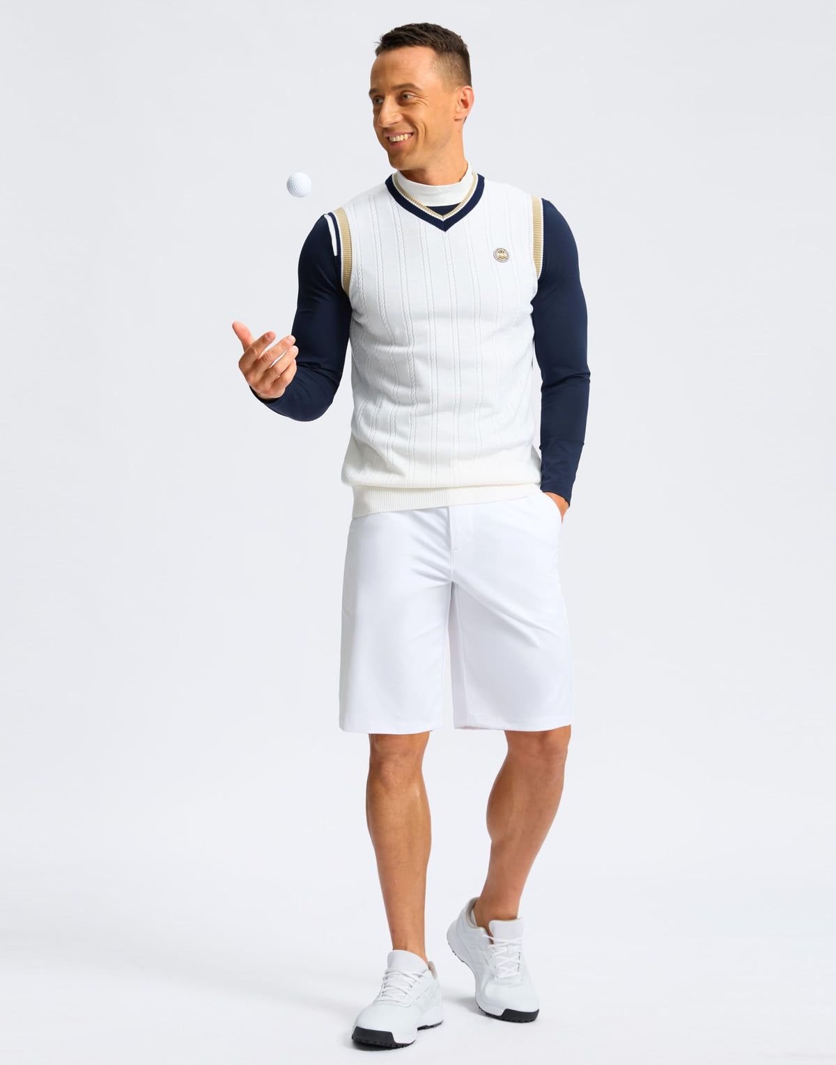 Soothfeel mens casual shorts 9-inch inseam ideal for mid-height wear.