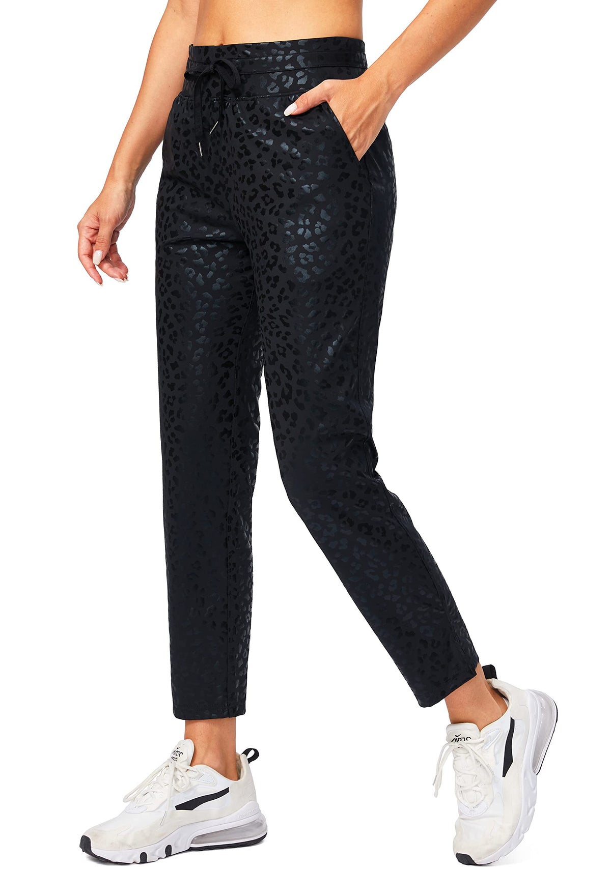 Soothfeel women's pants with 4 pockets and 7/8 length for practical on-the-go storage