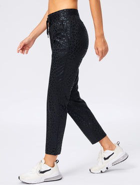 Soothfeel 7/8-length pants ideal for travel and golf.