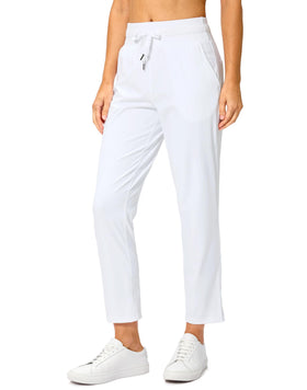 Soothfeel women's pants with four pockets for easy on the go storage.