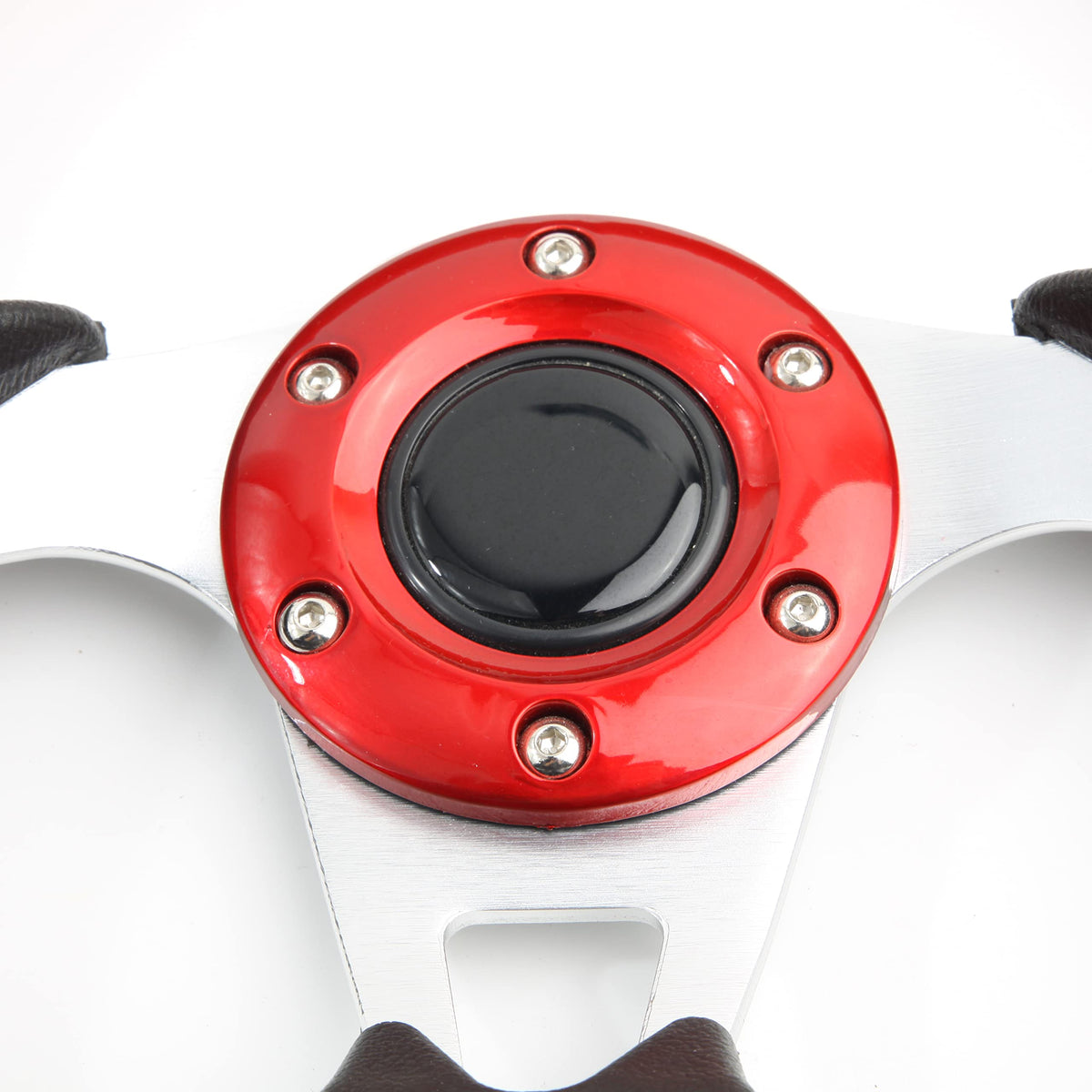 Decorative horn button enhances the Spaorcco steering wheel style