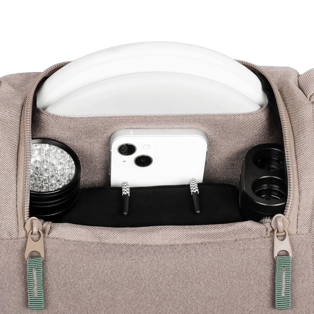 Streamline Discs Voyager Slim side pockets for accessories on the course.
