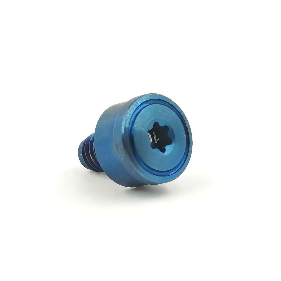 STUDIO CRAFTED removable weight screw on Callaway Paradym Ai Smoke Max driver for precise tuning.