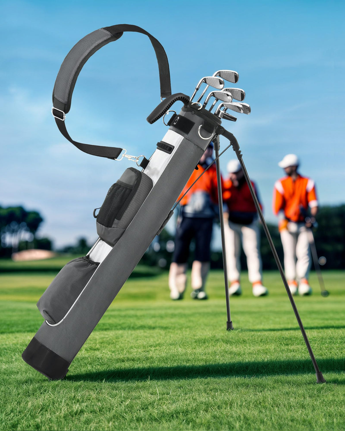 Sturdum Golf bag holds 6 to 8 clubs for Par 3 rounds