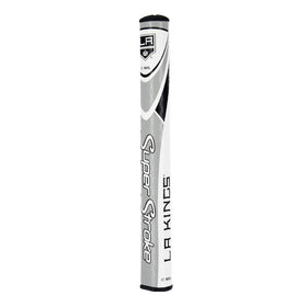 SuperStroke NHL Mid Slim 2.0 grip in hand shows balanced sizing for steady alignment.