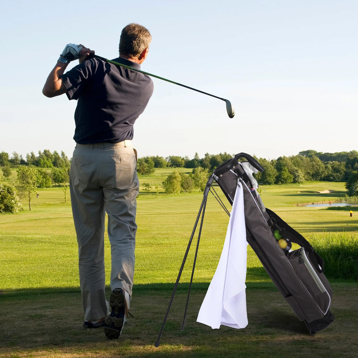 T WINSOLOGY ample storage for balls, tees, gloves, and accessories