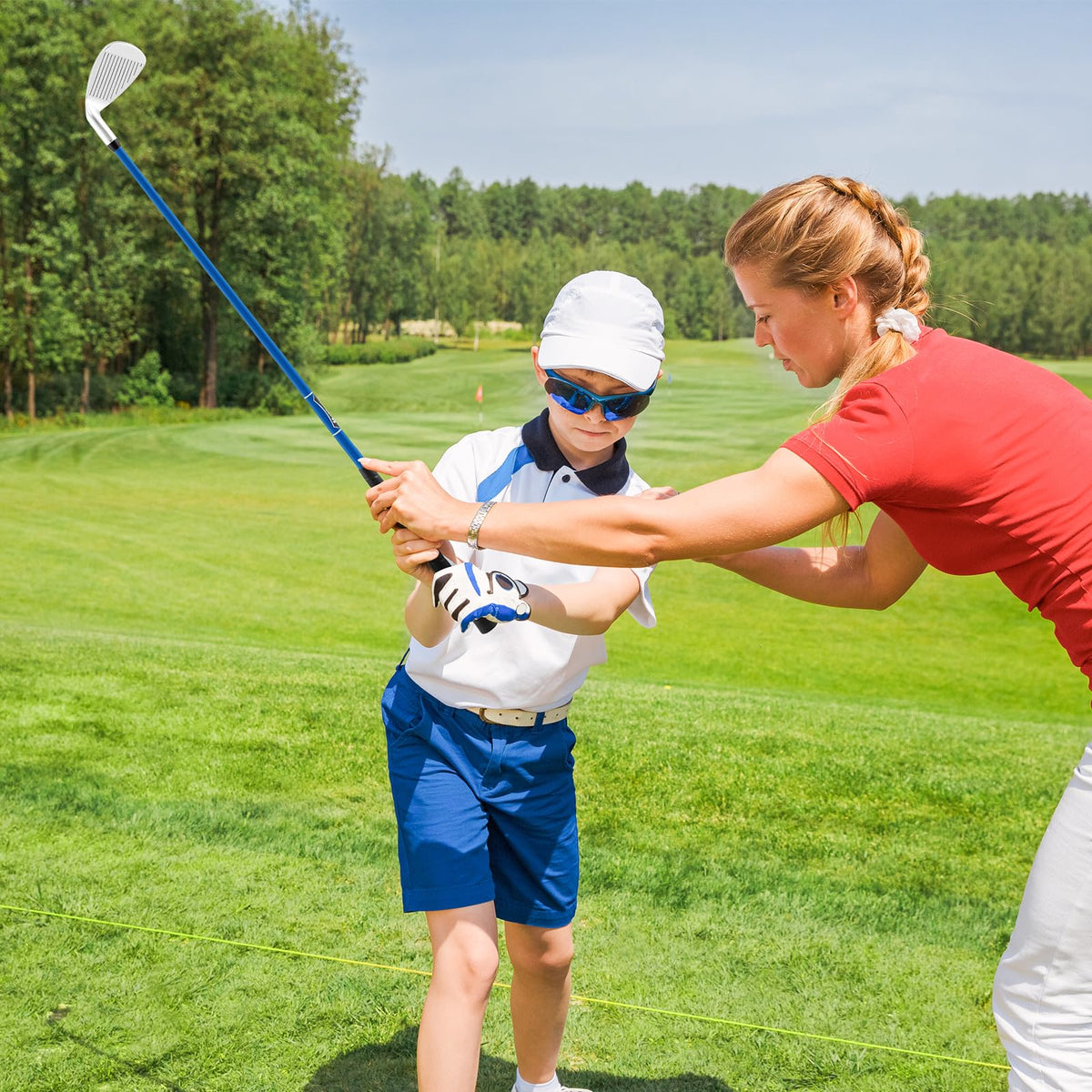Tangkula Junior 7 iron blue design motivates kids to practice.