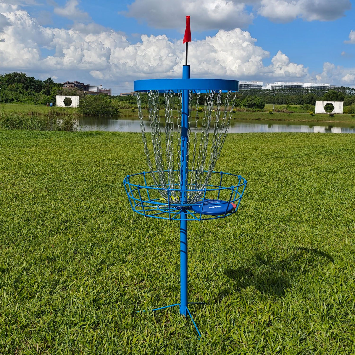 Multi-color TARUMG basket in park setting for casual rounds