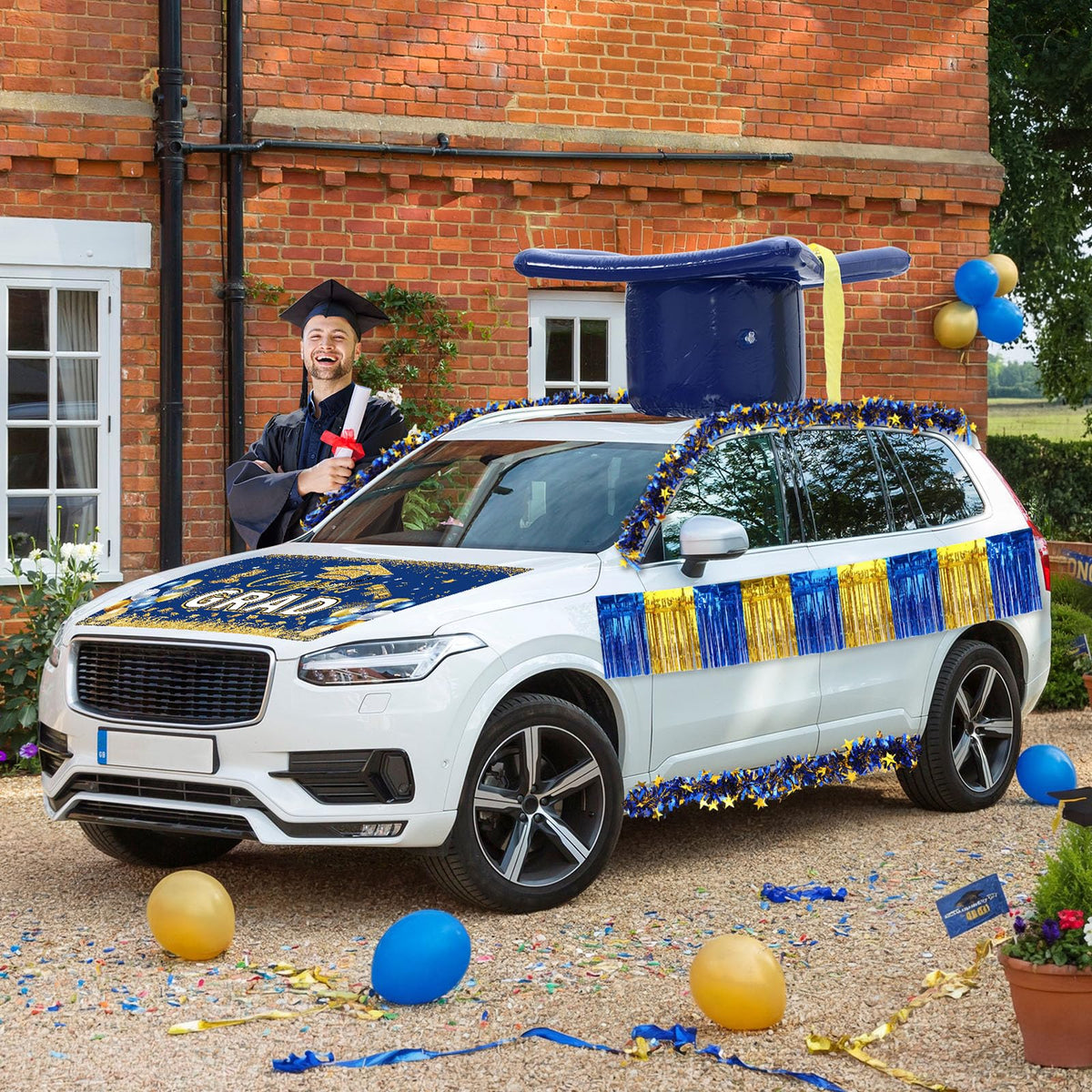 Teyva Daily graduation parade car decor setup for cohesive theme