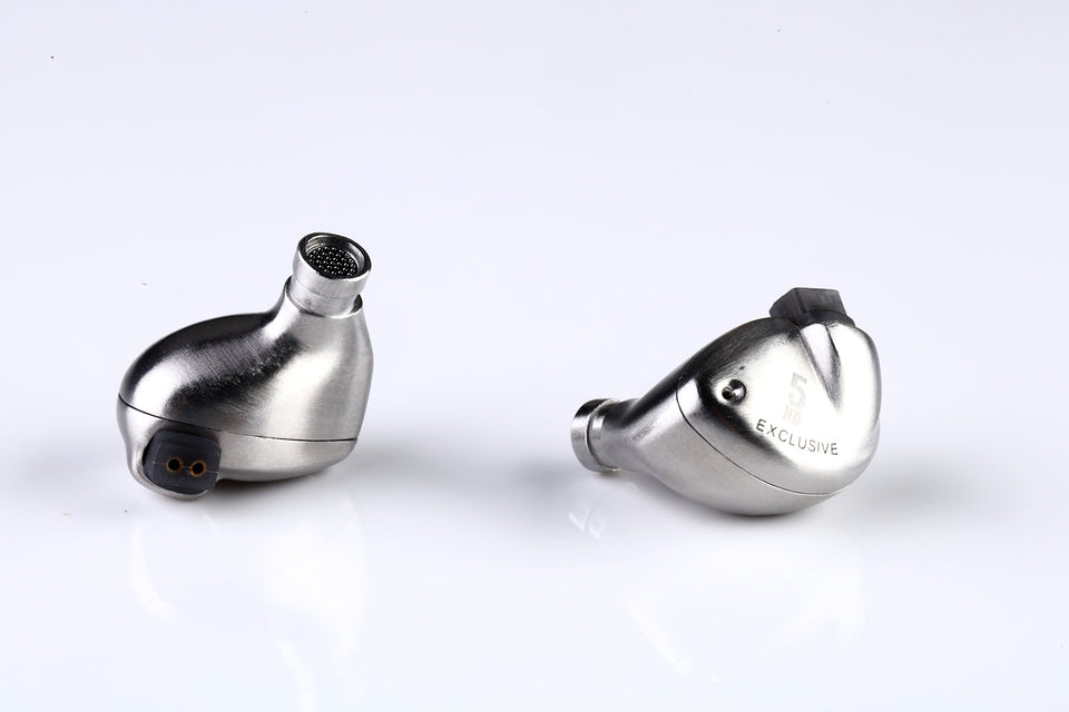 TFZ Exclusive 5 002 Silver case view highlights premium build and protection.