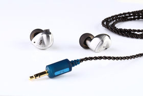 TFZ Exclusive 5 002 Silver earpiece closeup demonstrates comfortable fit.