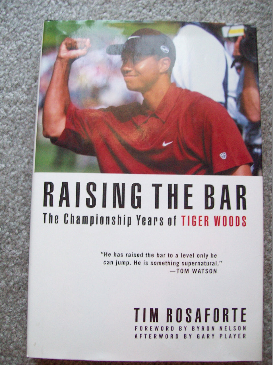 Thomas Dunne Books Raising the Bar Tiger Woods cover, ideal for sports biography collectors.