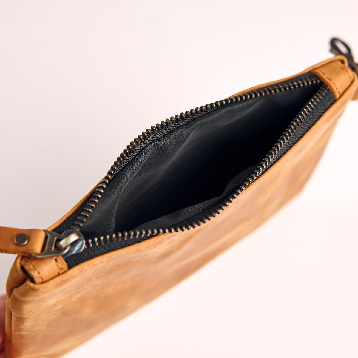 TORAKIP pouch accommodates tees, markers, keys and cards on the go