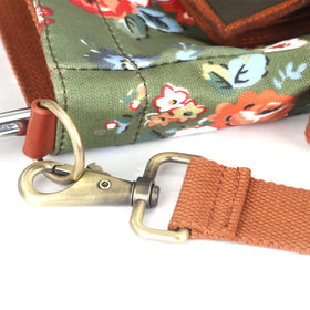 Waterproof microfiber bottom on Tourbn Tourbon bag for stability
