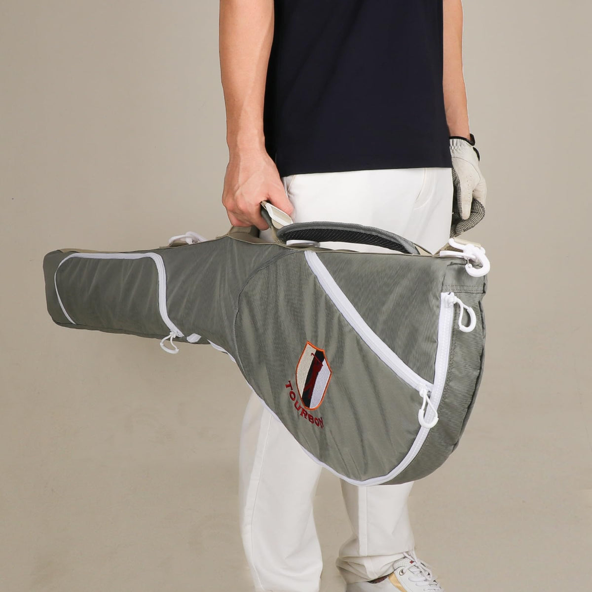 TOURBON Sunday Carry large-club-space shows room for 3–10 clubs.