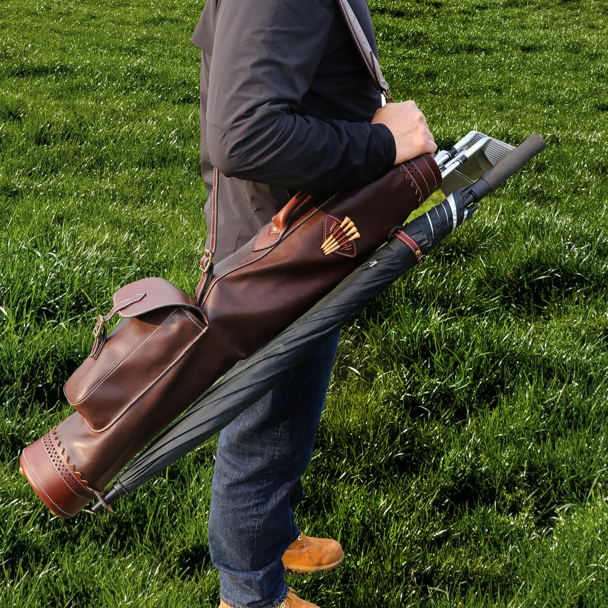 TOURBON top handle provides a firm grip for easy carrying.