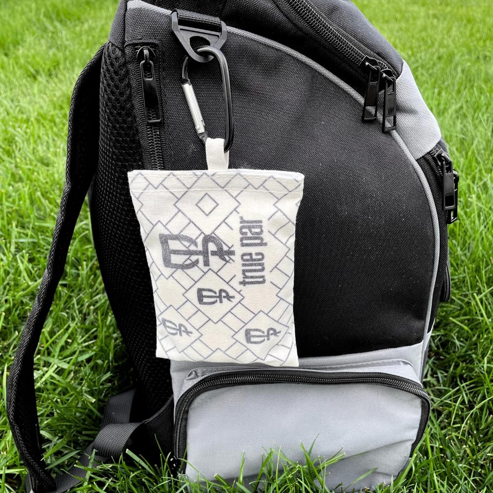 True Par Disc Golf Chalk Bag carabiner enables quick access during rounds.