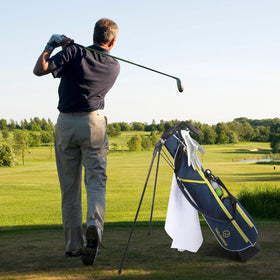 T WINSOLOGY compact design bag ready for driving range and par-3 rounds.