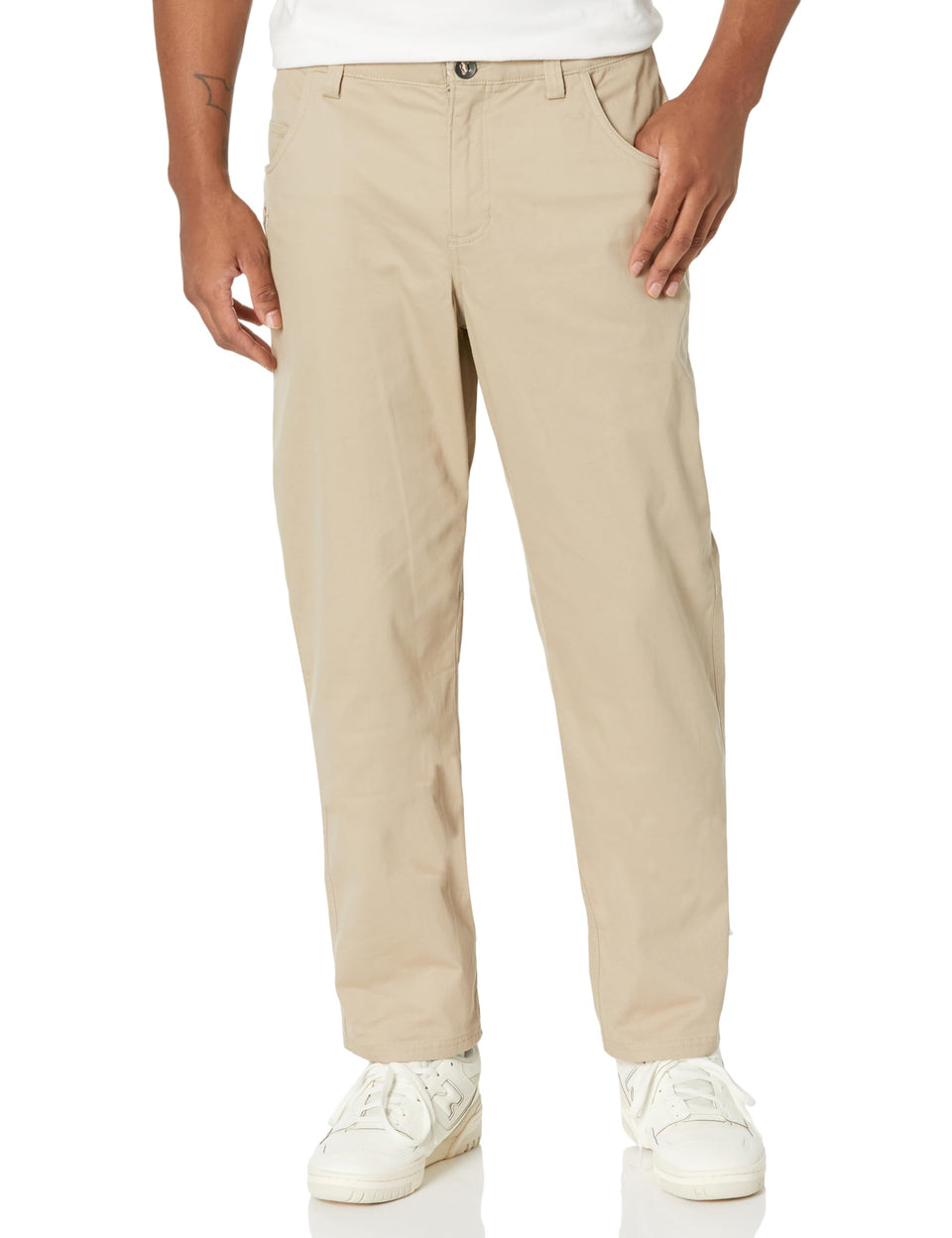 Under Armour men's Outdoor Everyday Pants front pocket for quick-access essentials on the go.