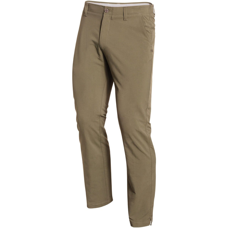 Under Armour UA Match Play 30/30 Canvas front view highlighting flexible comfort for workouts.