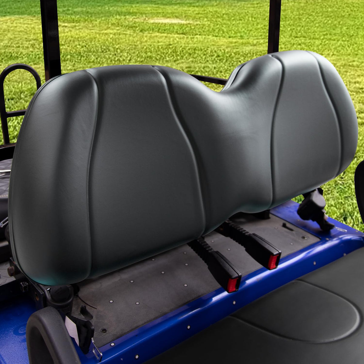 Urgown backrest leather surface close-up shows 1.2mm thick premium upholstery