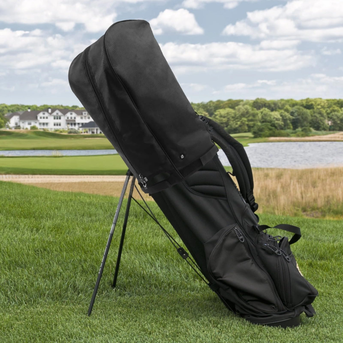Varku rain cover showing universal fit and elastic base for secure bag hold.