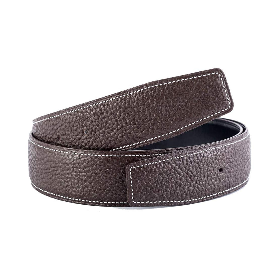 Vatee's coffee leather strap closeup shows premium texture and finish.