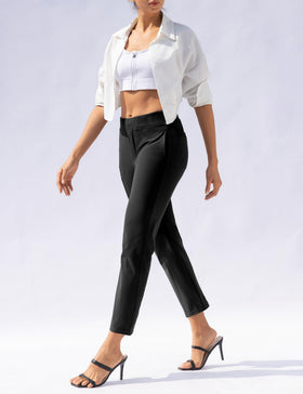 VOOVEEYA back pockets emphasize practical storage on the go.