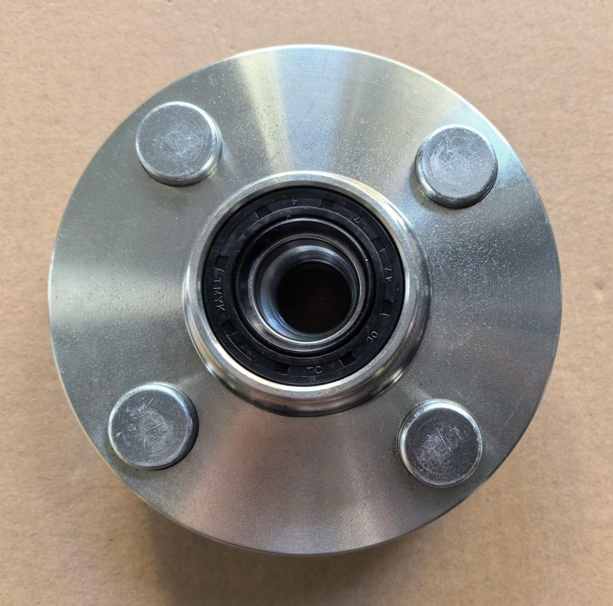 Wantone Racing front hub replacement for Yamaha Drive2 PTV, ready for quick installation.