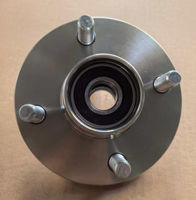 Wantone Racing steel front hub with bearing included for durable performance.