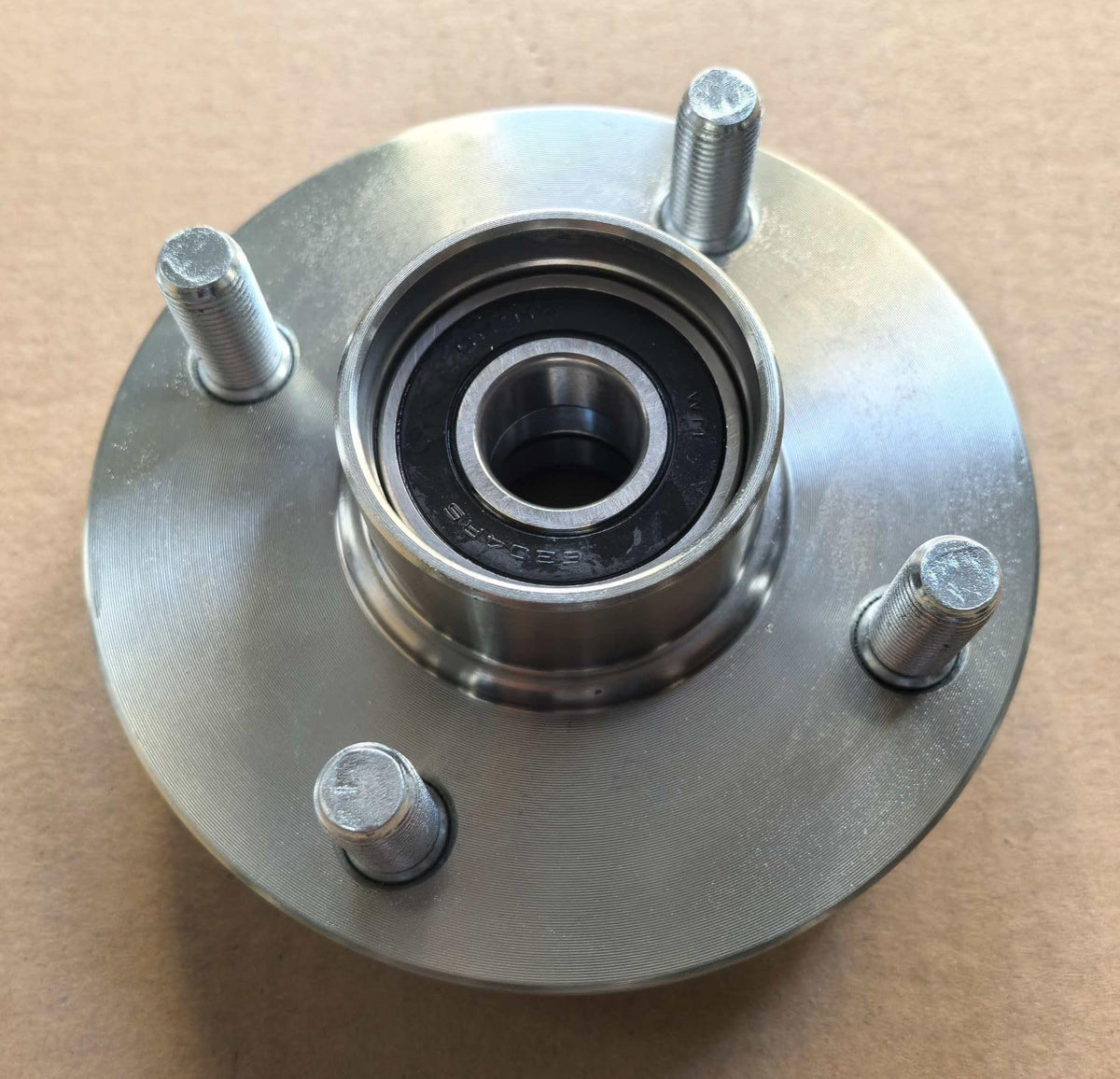 Wantone Racing front hub for Yamaha G8-G29, left-side view showing fit and mounting.