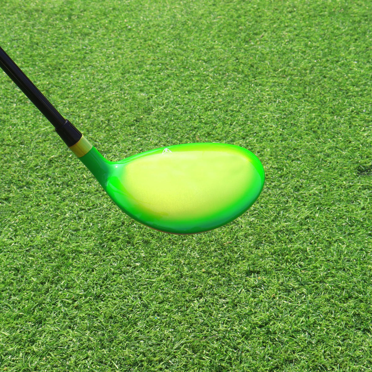 WENGH 5 Wood with non-slip rubber grip for comfort in all weather.