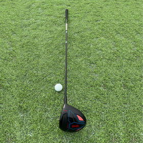 WENGH golf driver features a lightweight graphite shaft for speed and feel.