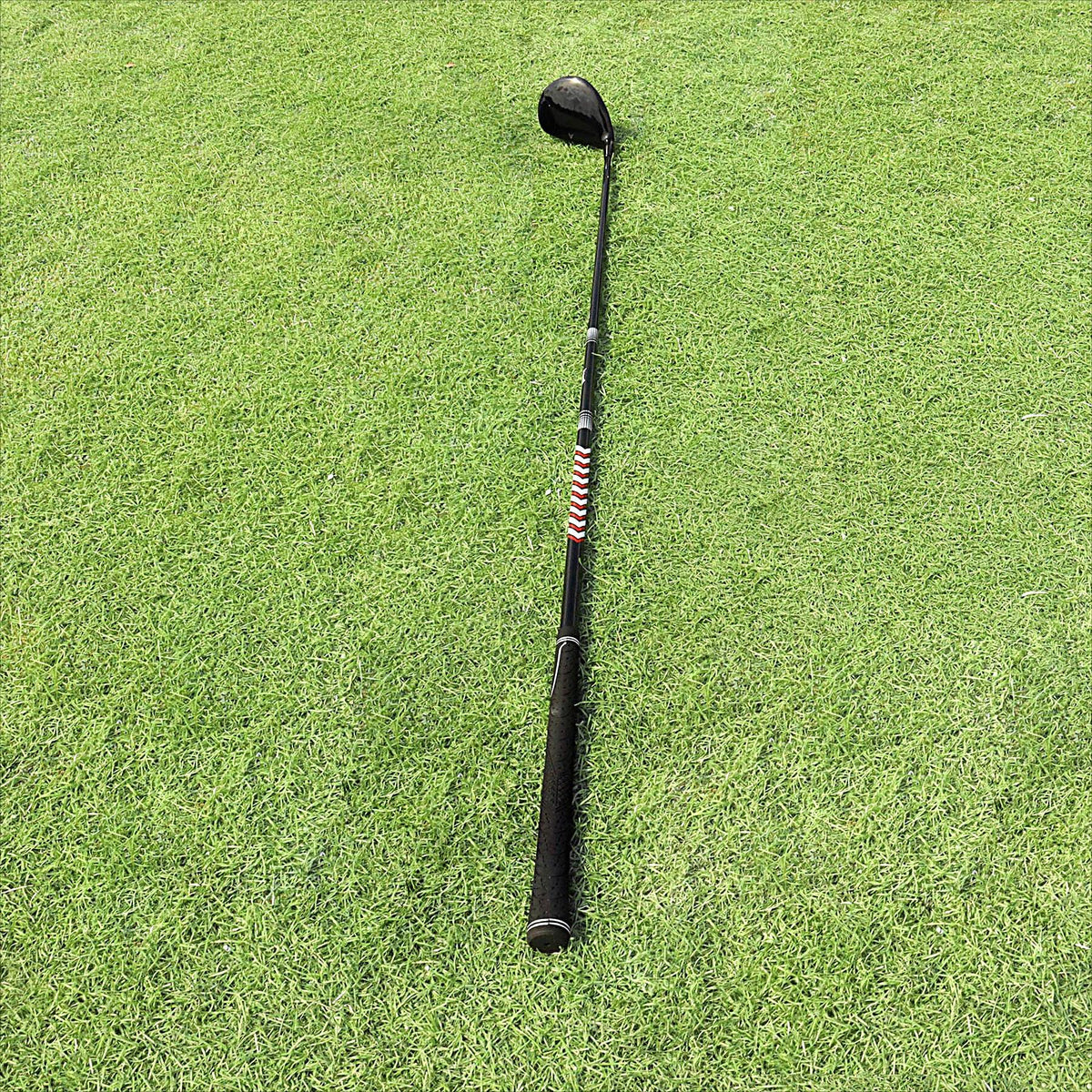 WENGH 3 wood rubber grip with anti-slip texture for confident swings.