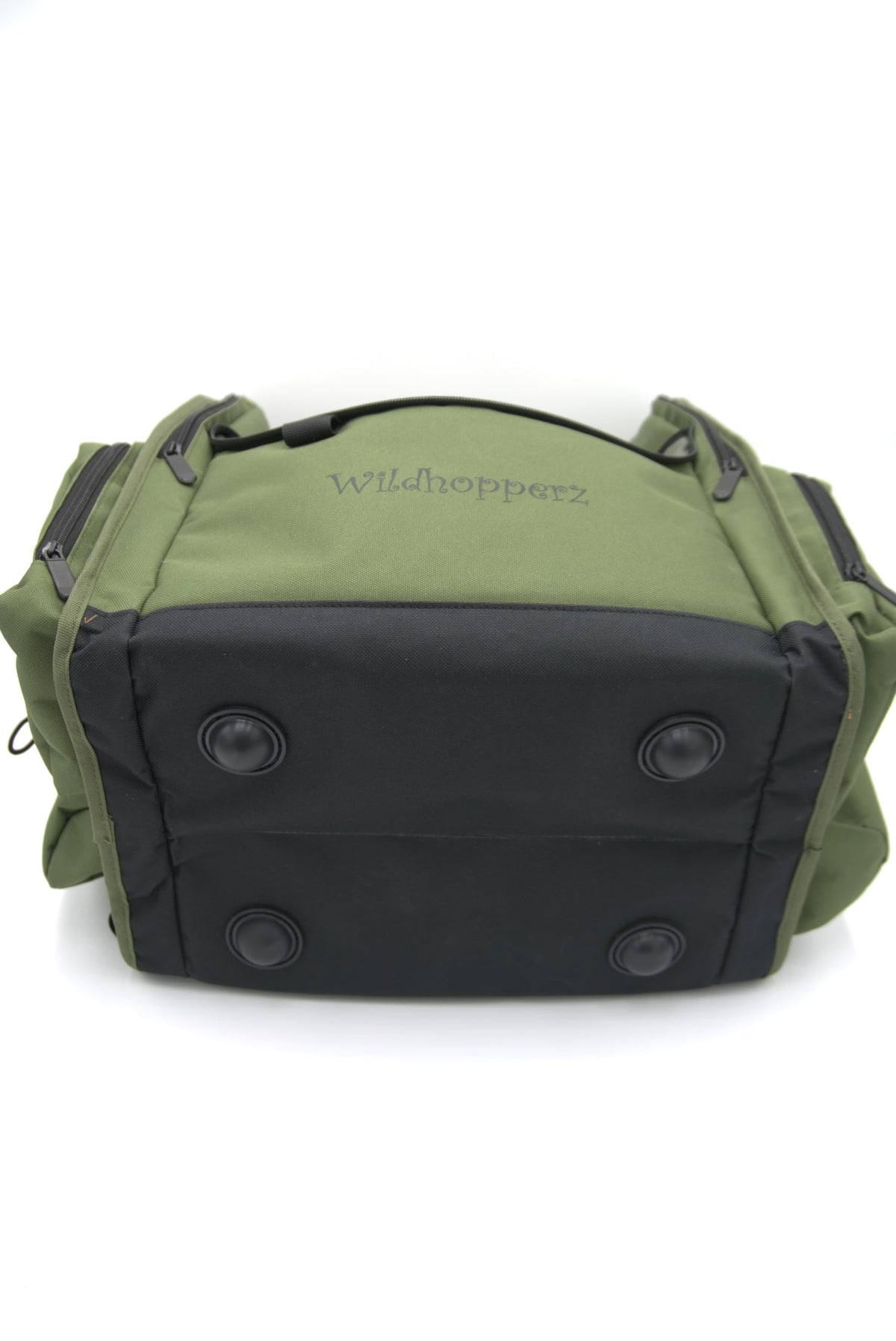 Wildhopperz disc golf backpack side pocket highlights easy water bottle access