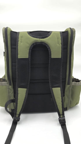Wildhopperz disc golf backpack top putter slots provide quick access
