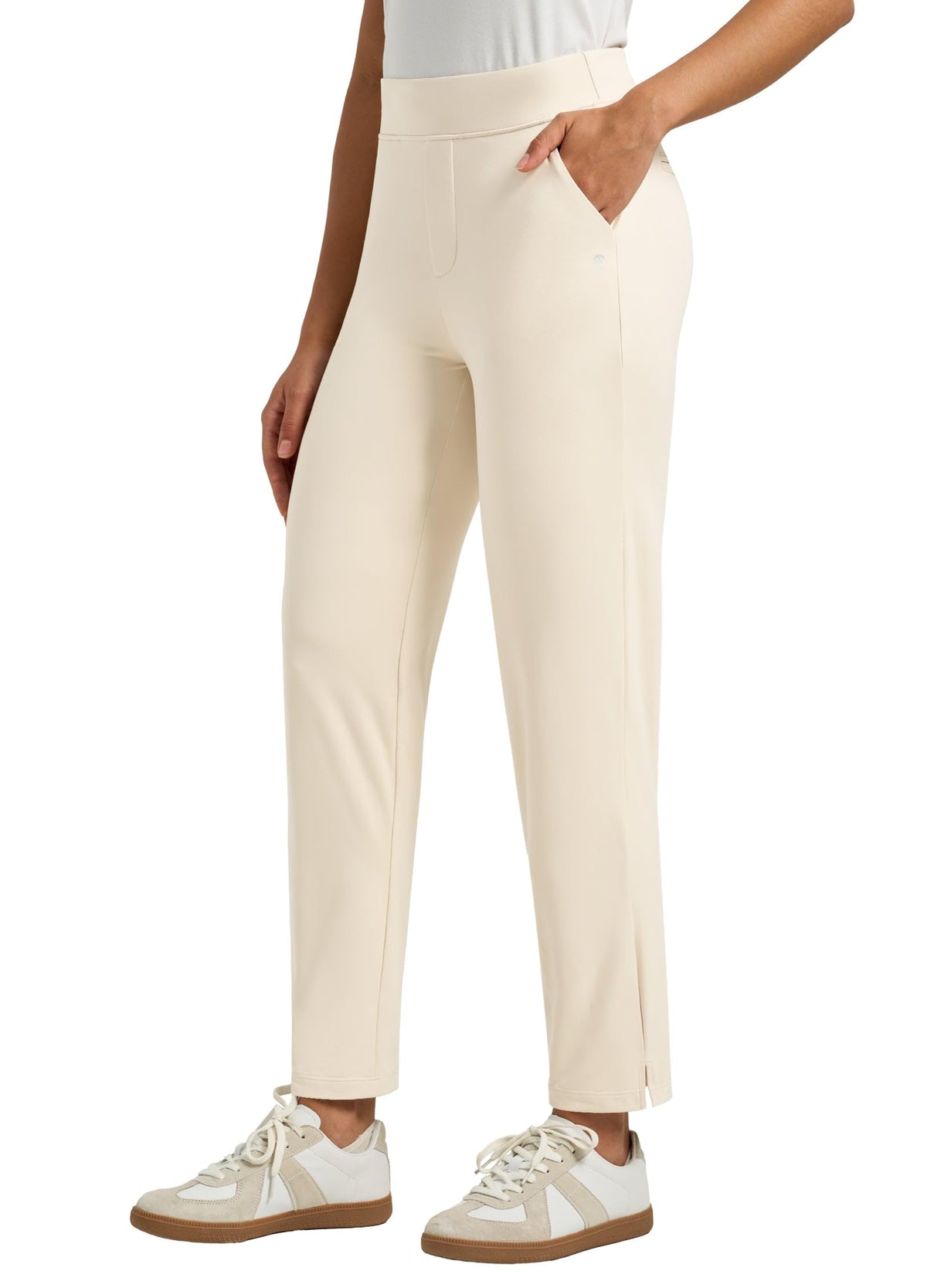 Willit cream golf pants pocket detail showing front pockets for essentials.