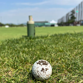 Wiz Bottle dirt-filter system keeps golf balls cleaner and sand-free.