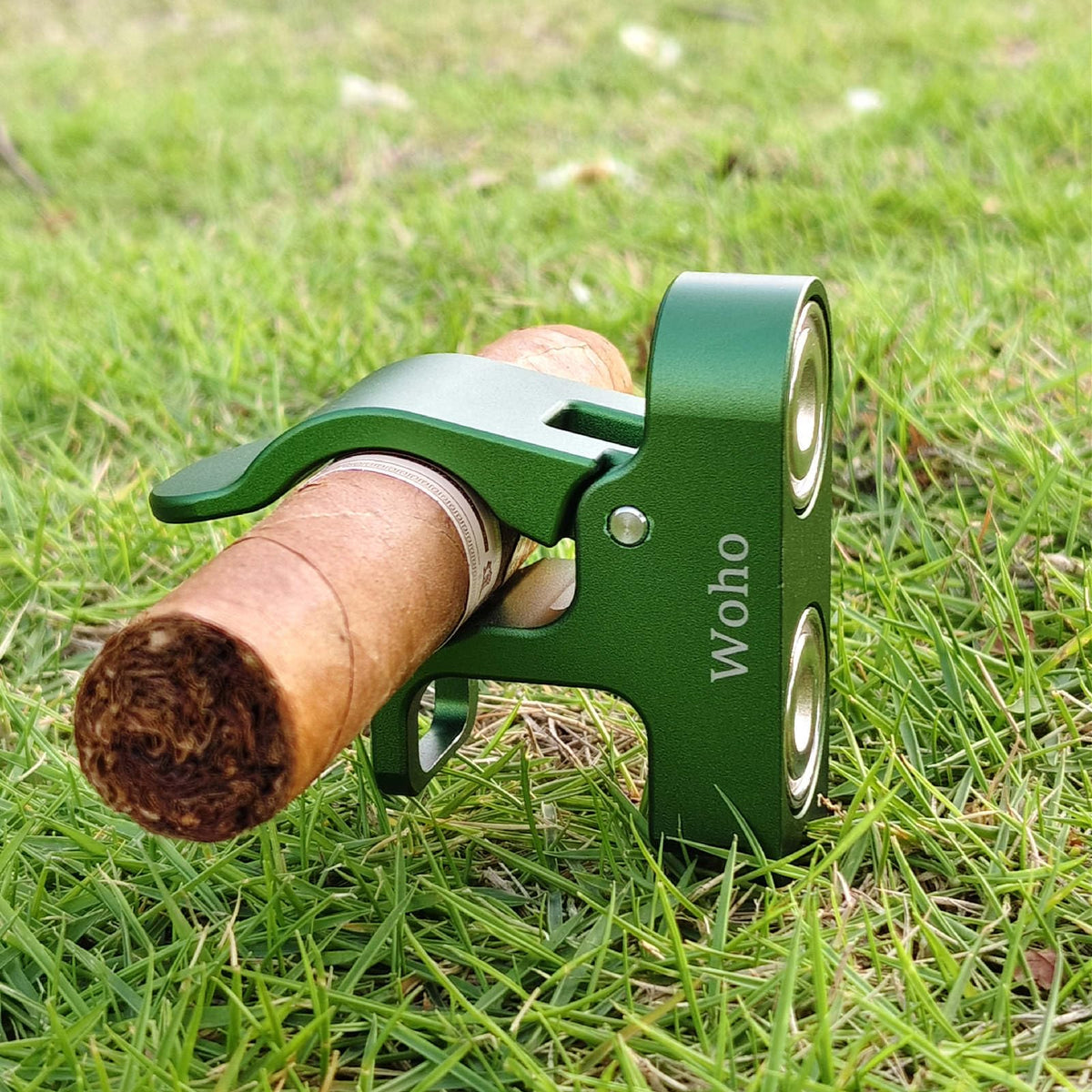 Dual magnet design provides strong grip without damaging the cigar