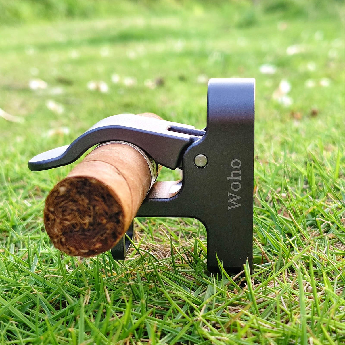 Woho golf cart cigar holder fork design for stable ground insertion on grass