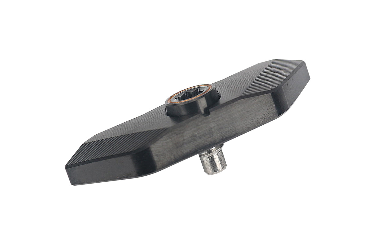 XFDACOV golf weight setup shows screw-in fit on driver head.